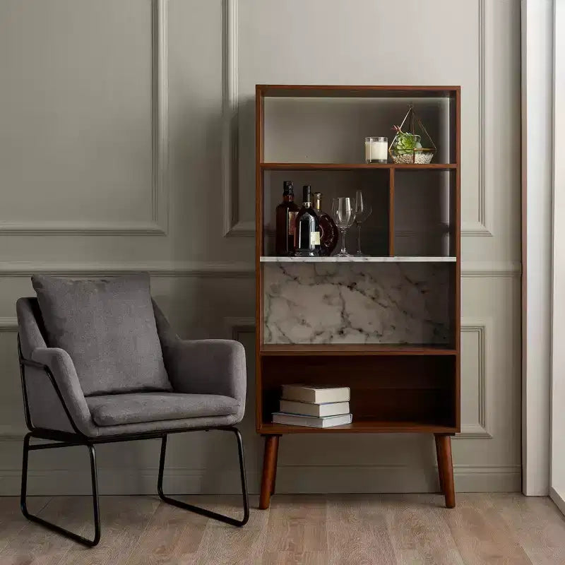 Étagère de rangement mi-siècle en noyer avec plateau imitation marbre et pieds en bois massif