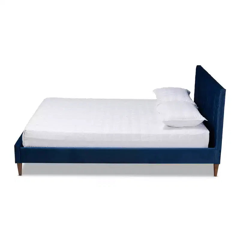 Lit plateforme grand lit bleu marine design mi-century, pieds effilés, revêtement en velours