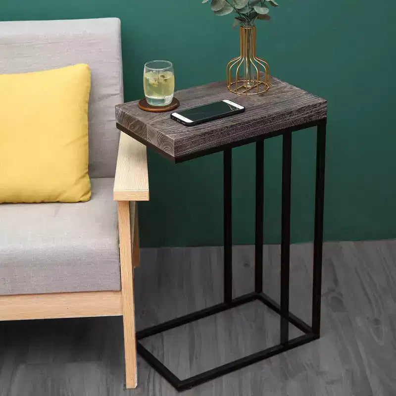 Table d'appoint en forme de C, style décontracté, avec cadre en métal marron rustique, à glisser sous le canapé, pour les collations.
