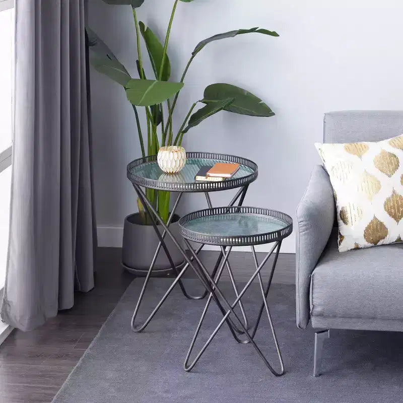 Tables d'appoint industrielles en métal gris