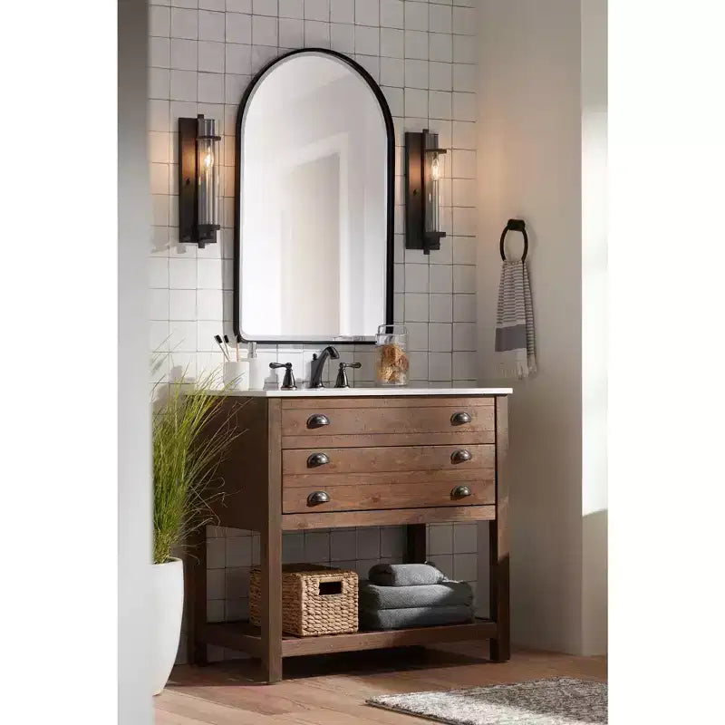 Miroir mural décoratif à dessus arqué, biseauté, cadre en métal noir mat et moderne